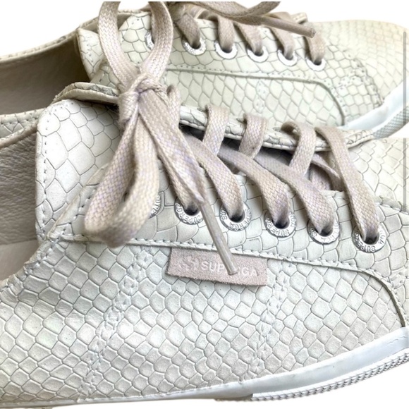 Women’s Superga Crocodile Pattern Cream Sneakers Size 9 - Picture 4 of 7